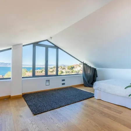 Luxury With Swimming Pool And Amazing Views *