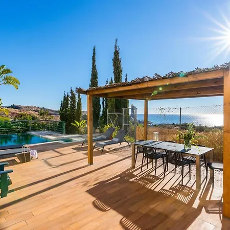 Luxury With Swimming Pool And Amazing Views Willa